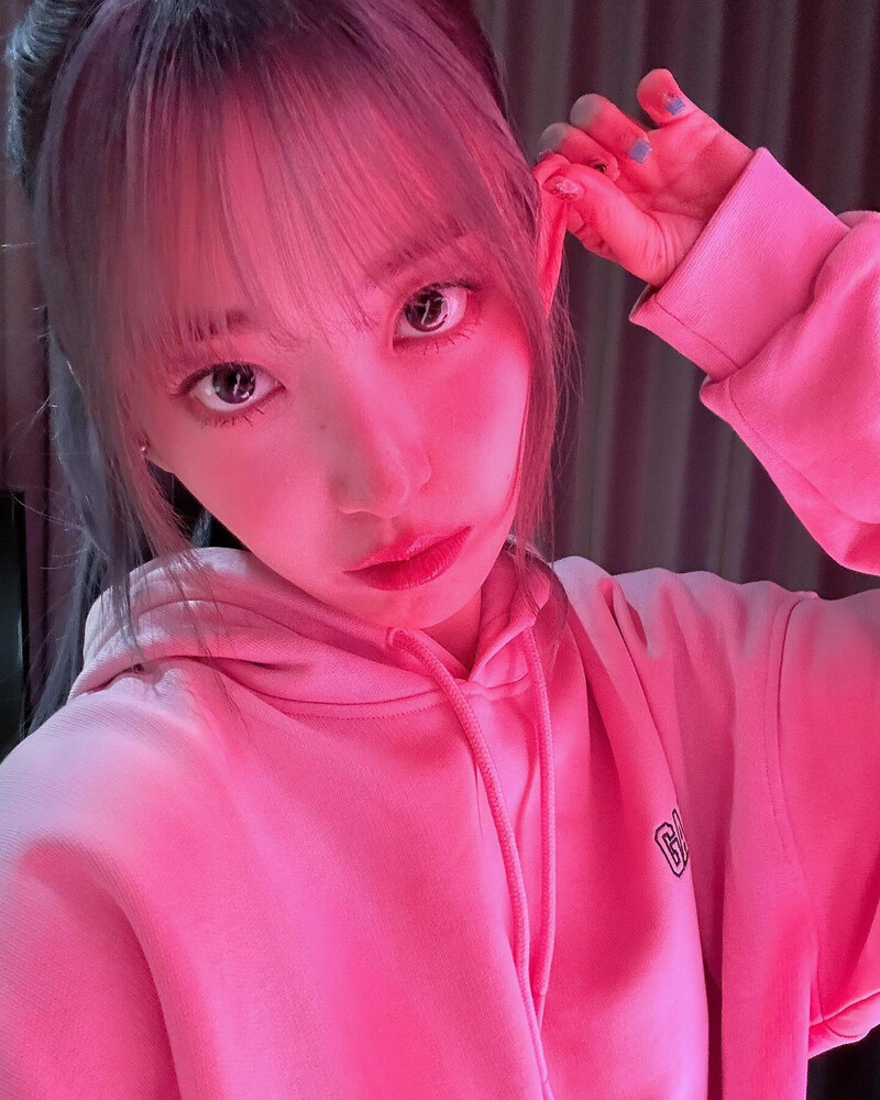 231020 - SAKURA Instagram Update documents 3