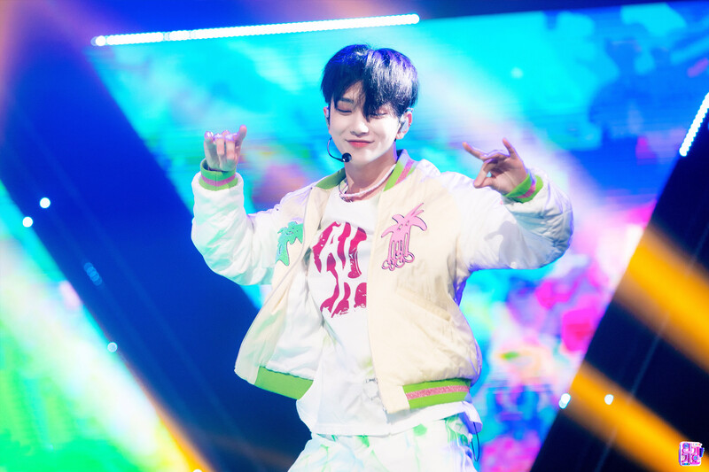 231105 SEVENTEEN Joshua - "God of Music" at Inkigayo documents 3