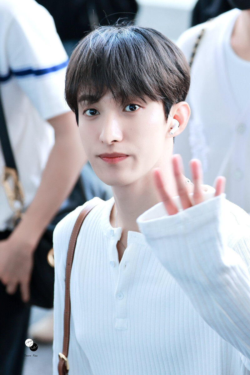 240625 SEVENTEEN DK at Incheon International Airport documents 1