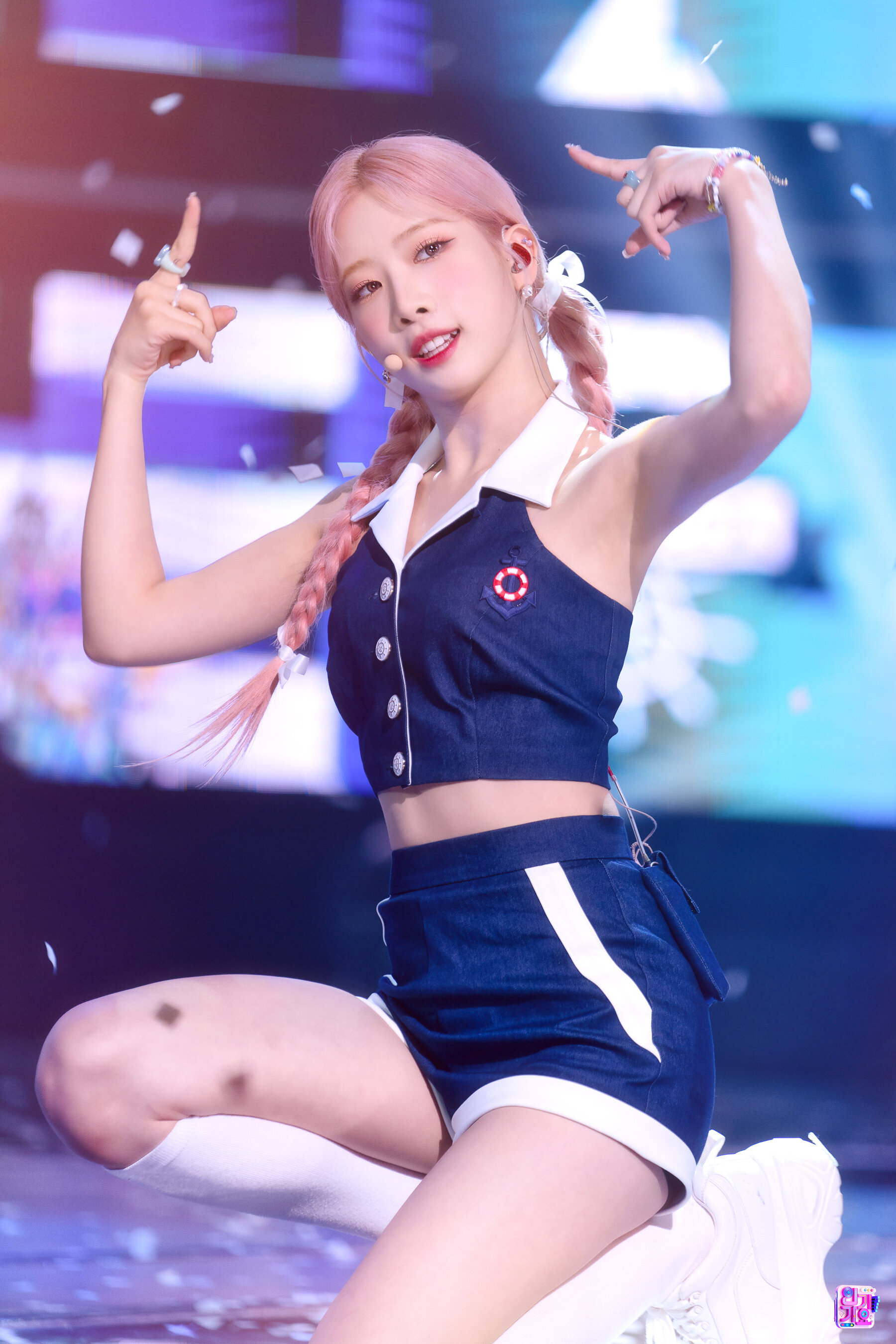 220703 LOONA Kim Lip - 'Flip That' at Inkigayo | kpopping