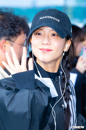 250303 JISOO - at Incheon Airport