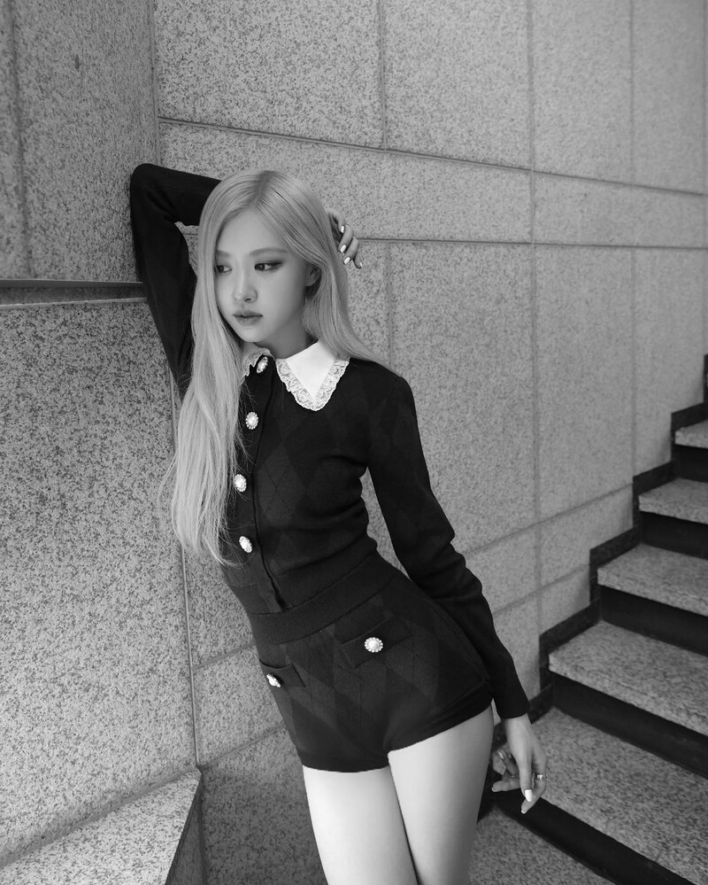 210404 - ROSÉ Instagram Update documents 2