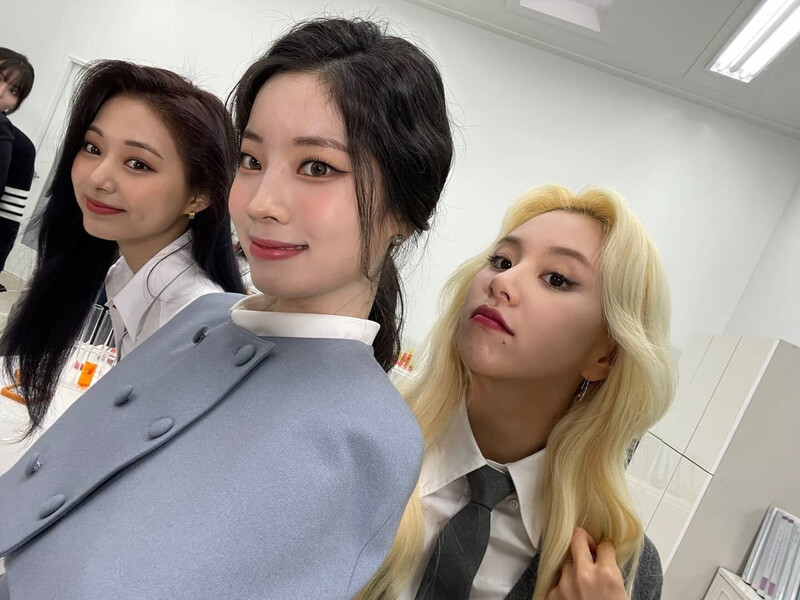 211009 TWICE Instagram Update - Tzuyu, Dahyun & Chaeyoung documents 1