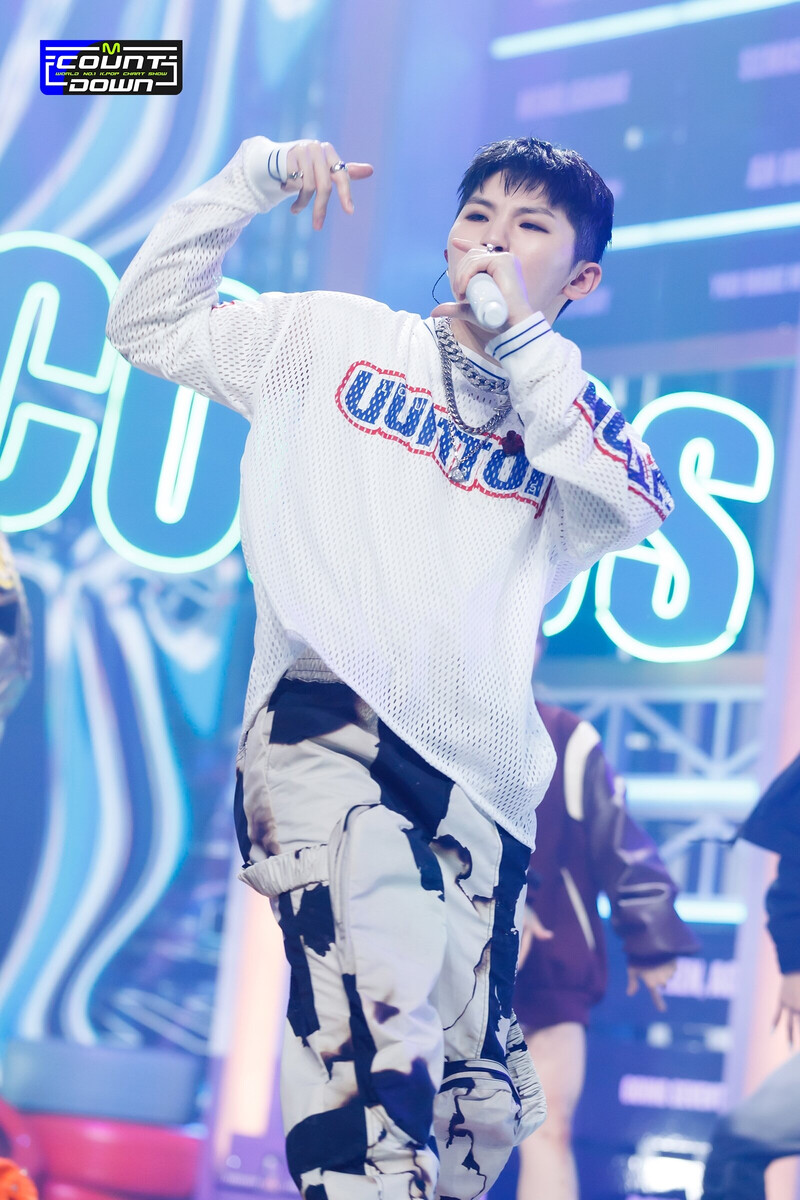 220721 SVT Leaders 'CHEERS' on MCountdown Still Cuts | NAVER - Woozi documents 9