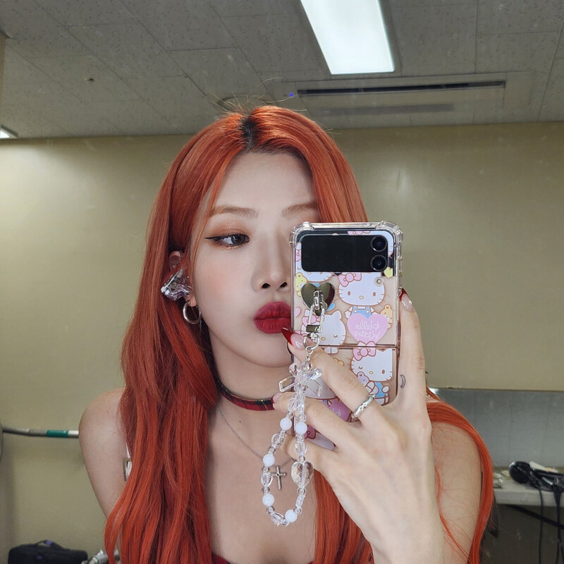 221019 LOONA Twitter Update - Kim Lip documents 4