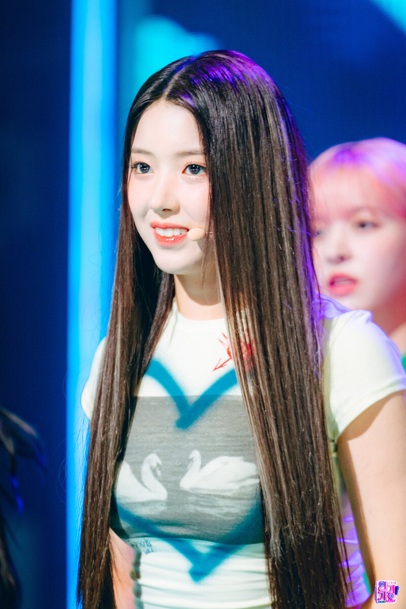 230416 NMIXX Jiwoo - 'Love Me Like This' at Inkigayo documents 1