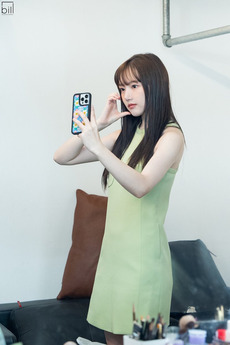 230901 Bill Entertainment Naver Post - YERIN for 'Star1 Magazine' behind documents 10