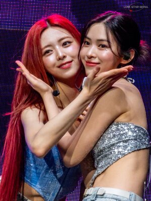 240616 Yuna & Ryujin - ITZY 2nd World Tour 'BORN TO BE' in IRVING
