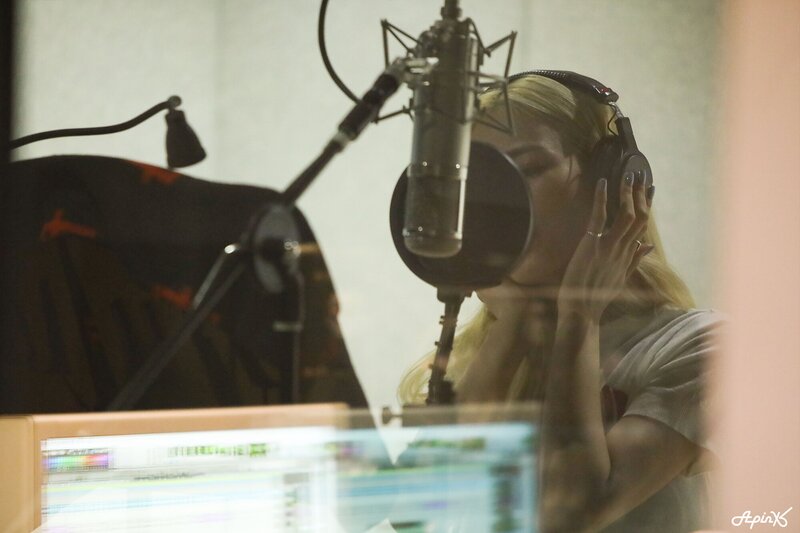 220420 IST Naver post - APINK 'I want you to be happy' recording behind documents 3
