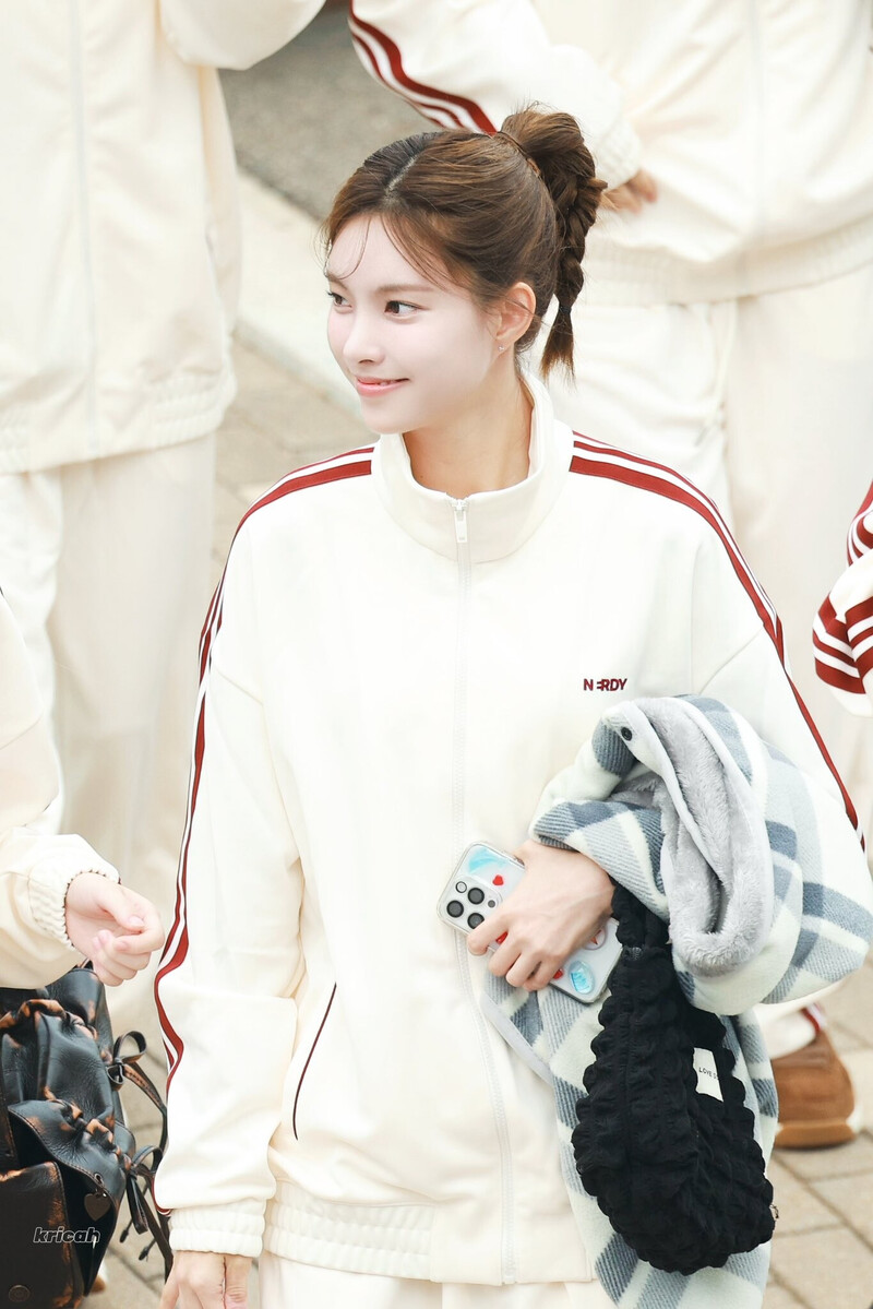 240805 ILLIT's Yunah at ISAC 2024 documents 1