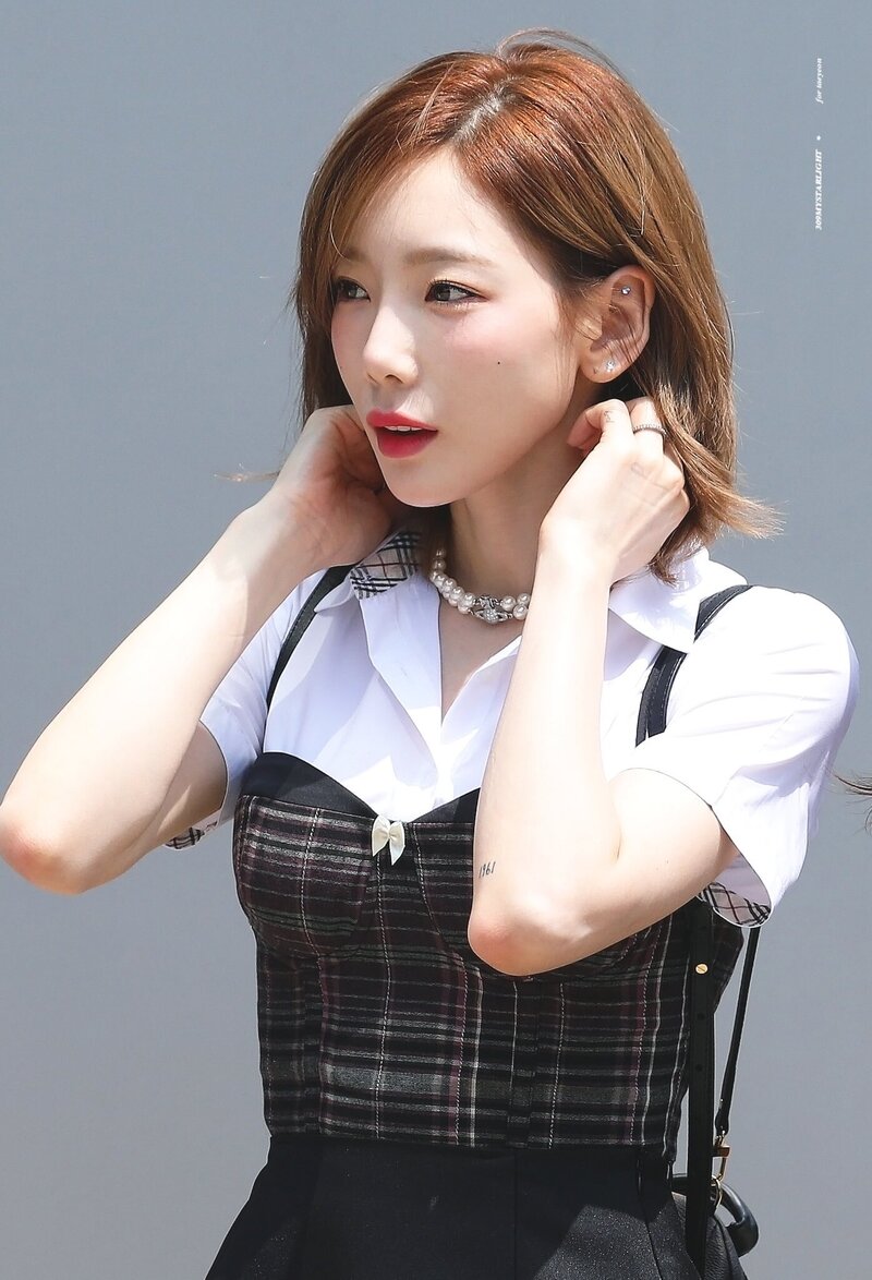 220728 SNSD Taeyeon - 'Knowing Bros' Filming documents 14