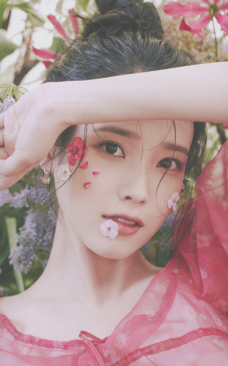 IU 2023 Season's Greetings (Scans) documents 9