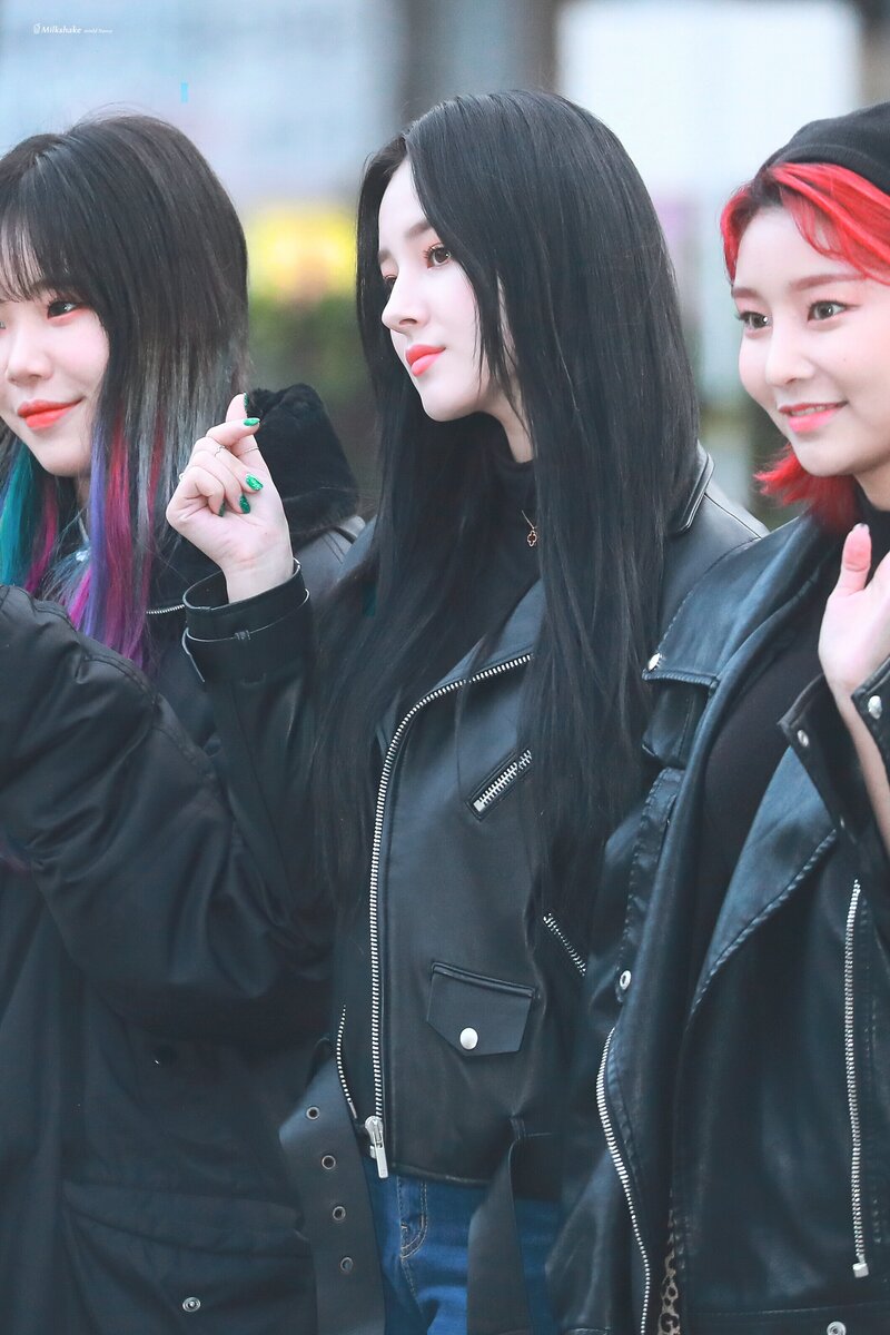 190322 Nancy on the way to Music Bank documents 11