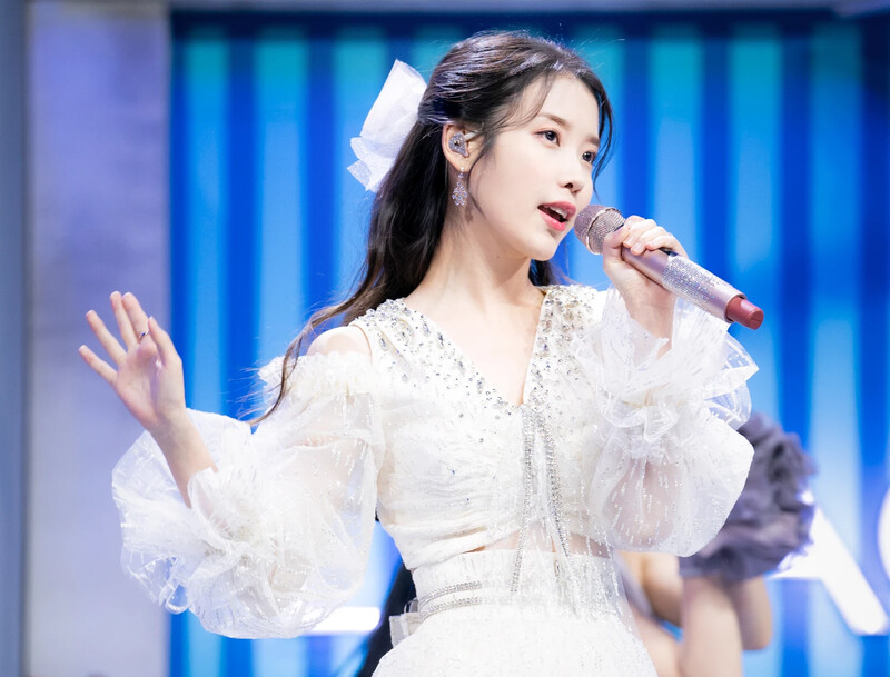 210328 IU - 'Coin' + 'LILAC' at Inkigayo documents 13