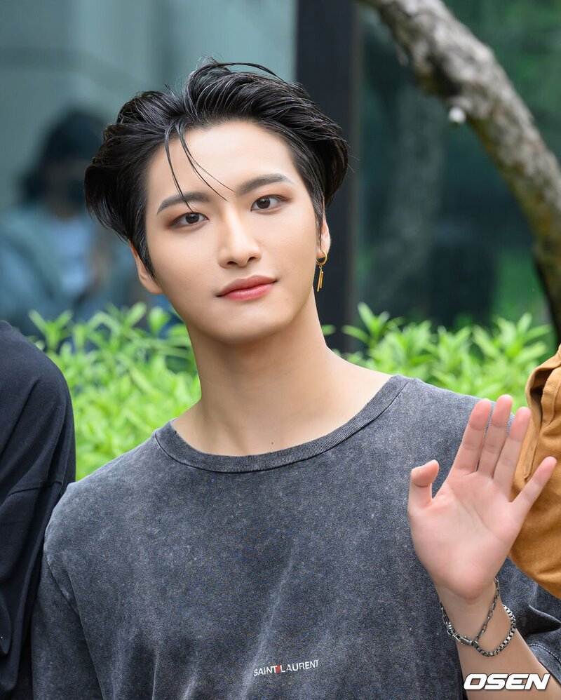 230529 ATEEZ heading to Immortal Songs Recording documents 6