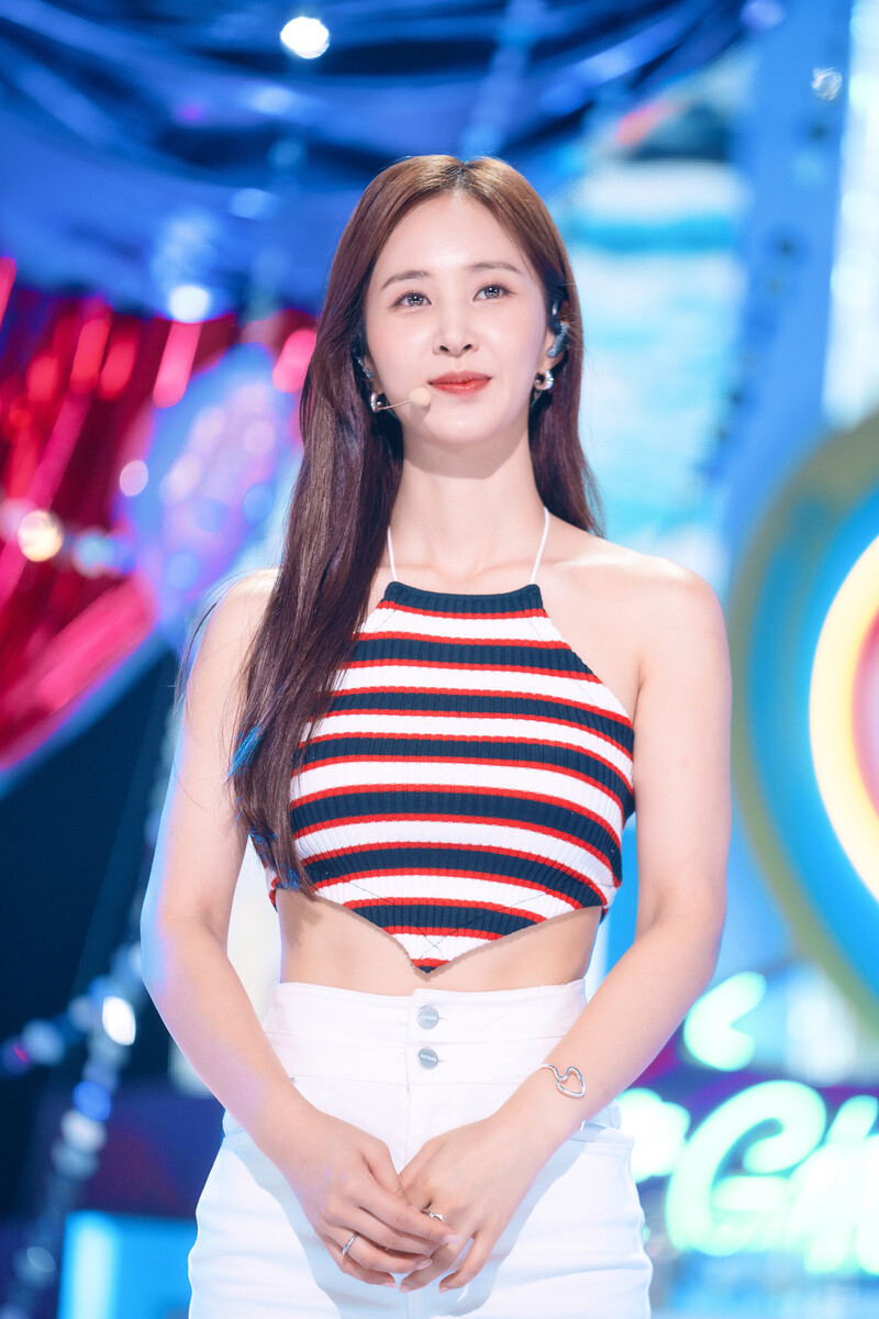 Girls' Generation Yuri - 'FOREVER 1' at Inkigayo documents 4