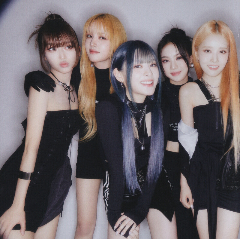 STAYC - Japan 3rd Single 'LIT' (Scans) documents 3