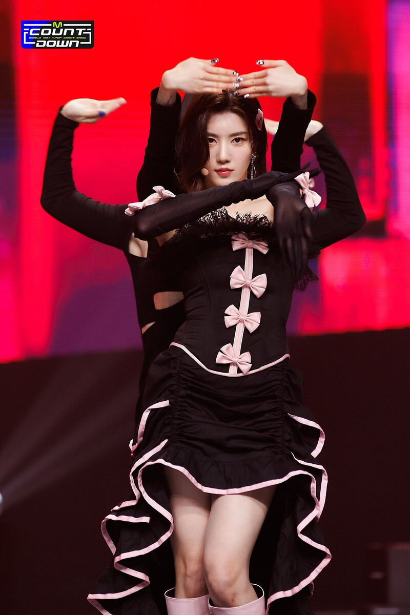 220421 Kwon Eunbi - "Glitch" at M Countdown documents 13