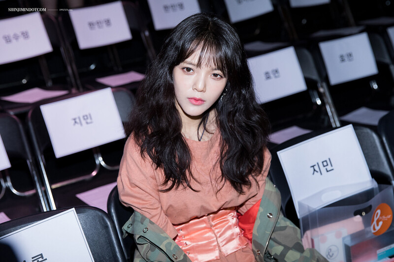 170331 AOA Jimin at 2017 F/W HERA Seoul Fashion Week documents 4