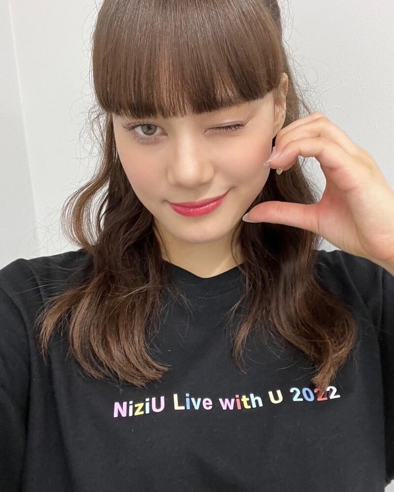 220818 - NiziU Instagram Update: Nina documents 2