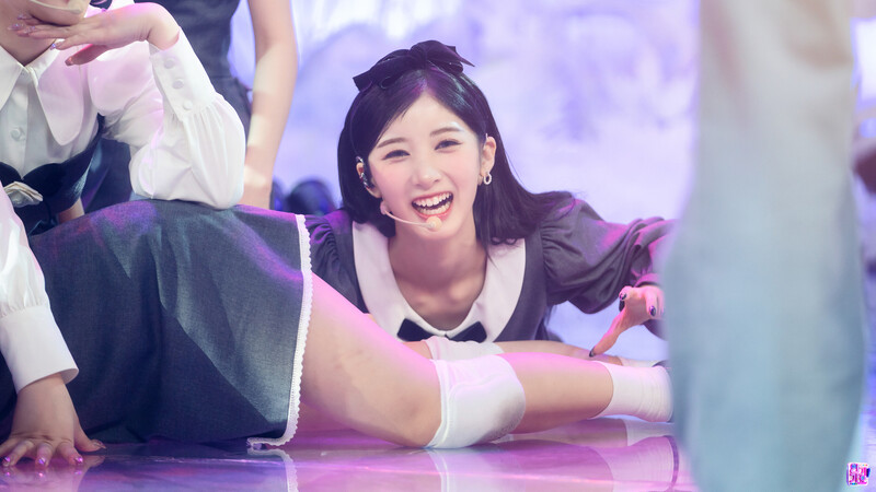 230226 PURPLE KISS Yuki - 'Sweet Juice' at Inkigayo documents 21