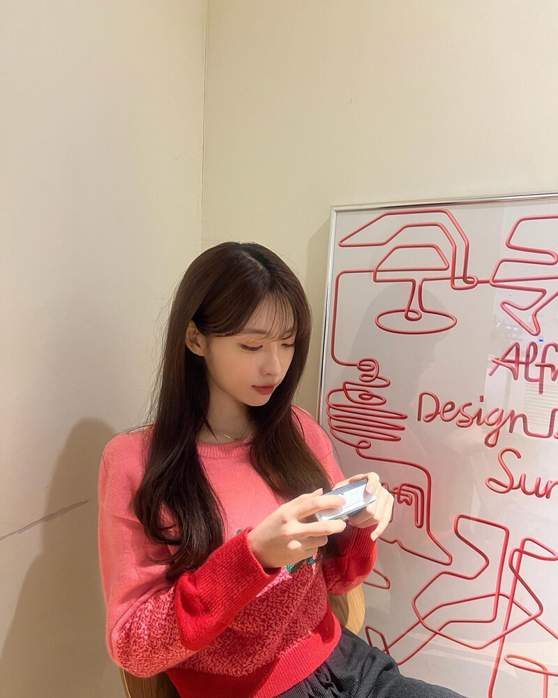 240324 EVERGLOW Sihyeon Instagram Update documents 7