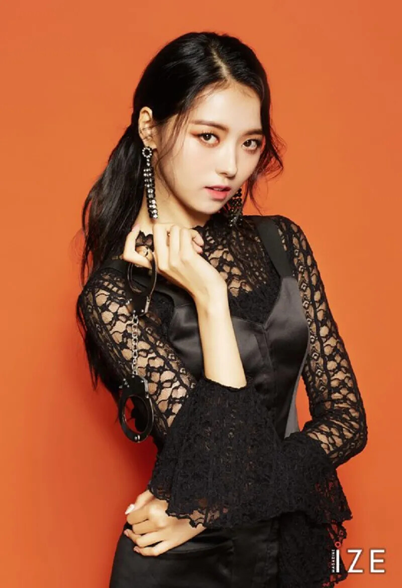 PRISTIN_V_Nayoung_IZE_Magazine_June_2018_photo_4.png