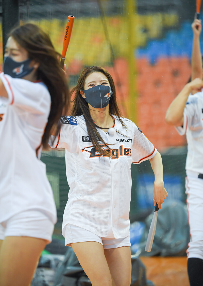 210615 Lovelyz Mijoo - Hanwha Eagles 1st Pitch documents 17