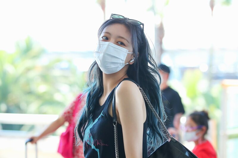 210609 ITZY Yuna - GMP Airport documents 1