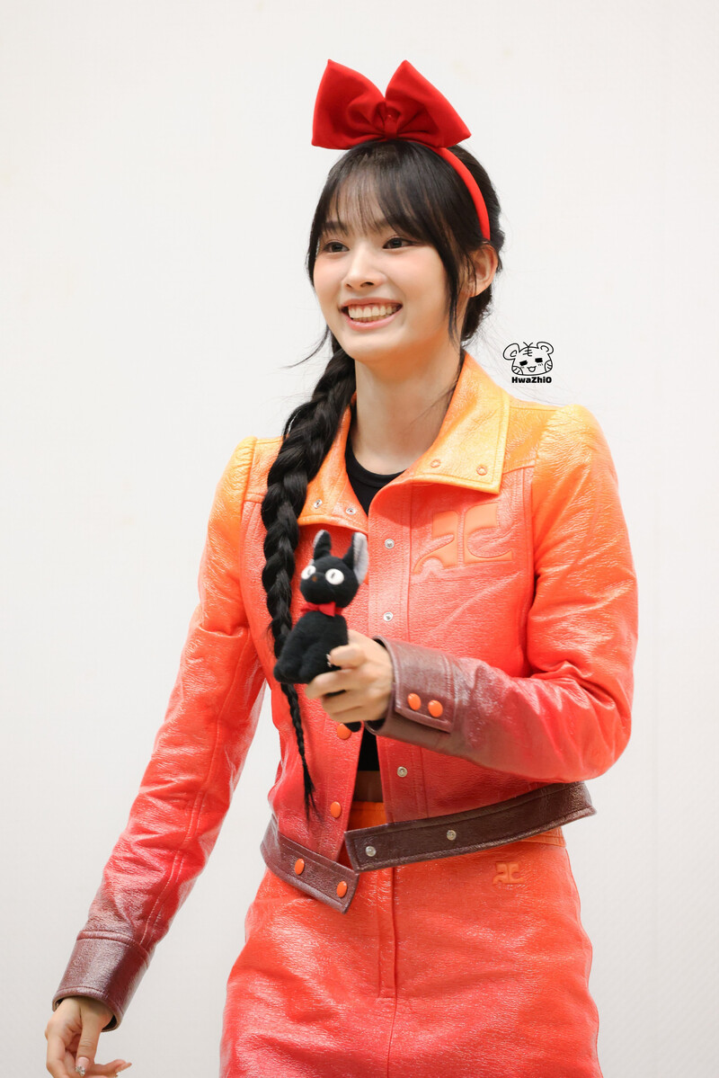 231013 JINI at SoundWave Fansigning documents 10