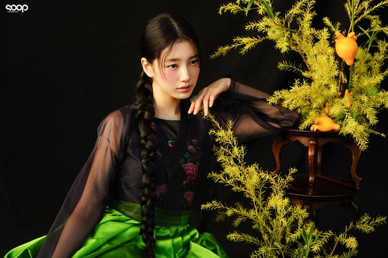 240108 SOOP Naver Post - Suzy - Elle Korea January Issue Photoshoot Behind documents 6