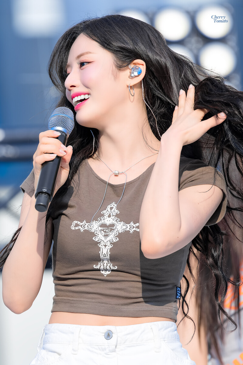 240504 fromis_9 Jiwon - Seoul Festa 2024 documents 6