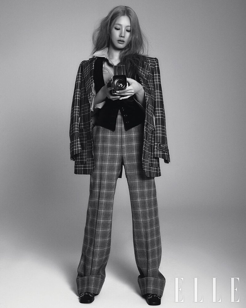 (G)I-DLE's Miyeon for ELLE Korea Magazine (May 2022 Issue) documents 3