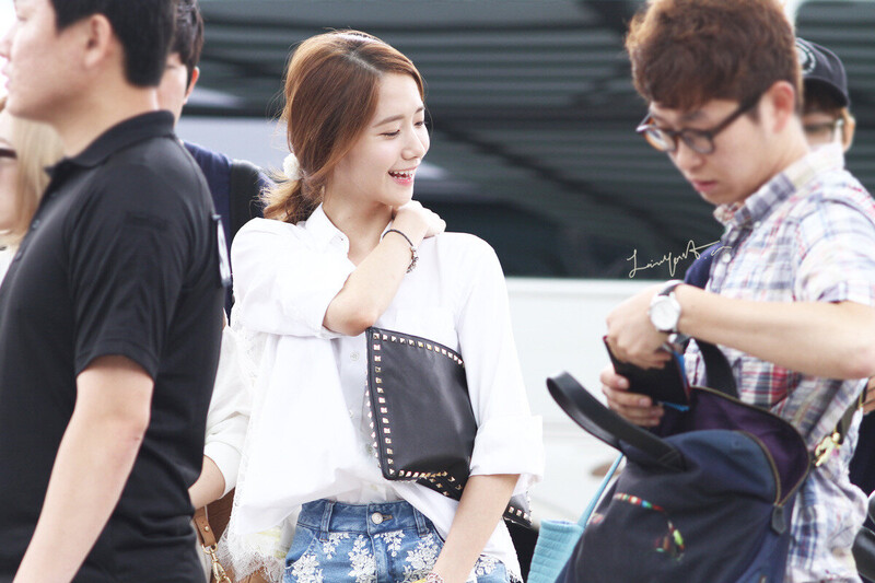130719 Girls' Generation YoonA at Incheon Airport documents 3
