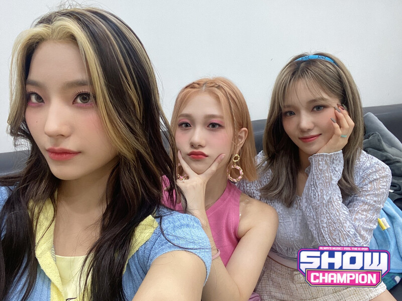 210908 fromis_9 SNS Update at Show Champion documents 2