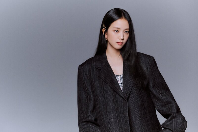 211211 YG Stage Naver Post - BLACKPINK Jisoo Harpers Magazine December Issue Behind documents 1
