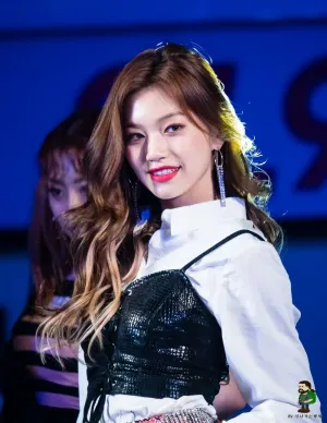 181110 Weki Meki Doyeon at Everland