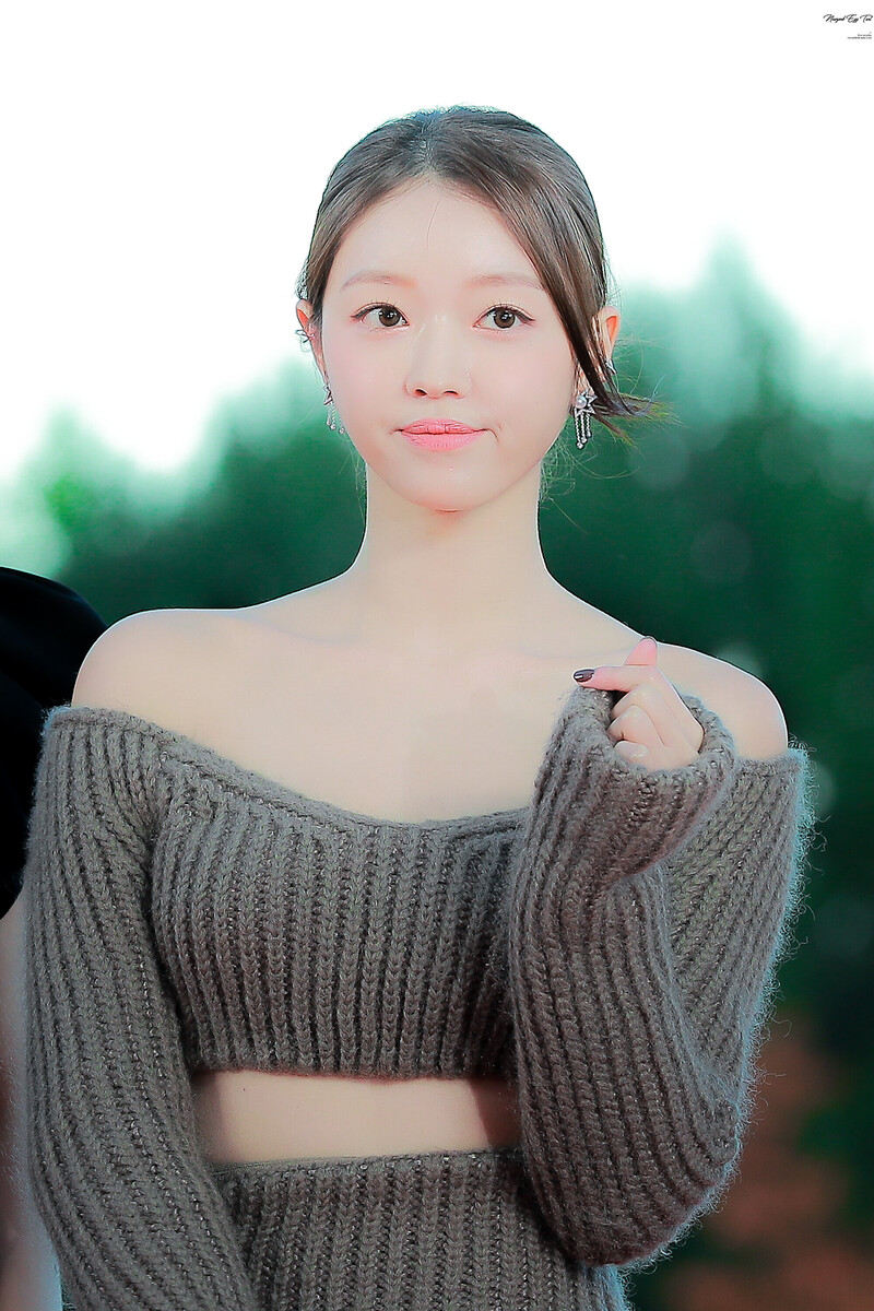 211028 Korean Popular Culture and Art Awards Red Carpet - OH MY GIRL Yooa documents 3