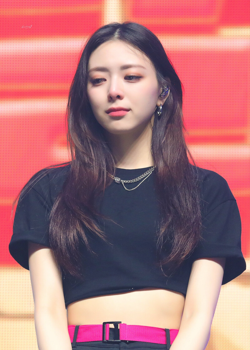 220409 ITZY 1st Fanmeeting - Yuna documents 14