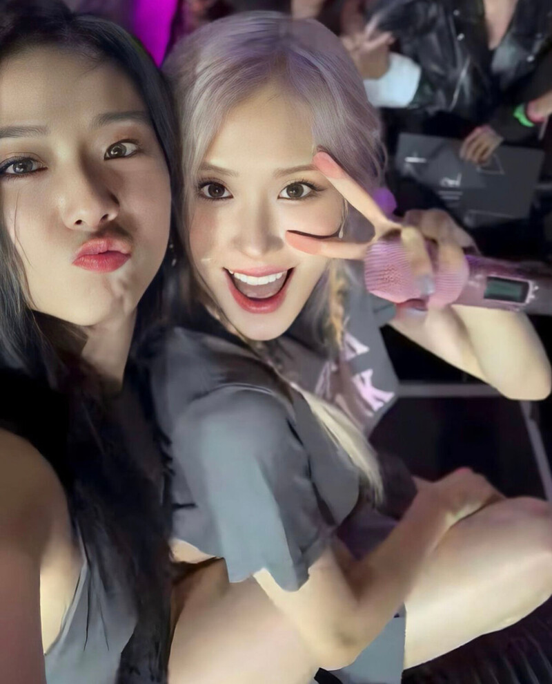 230301 BLACKPINK JISOO & ROSÉ documents 1