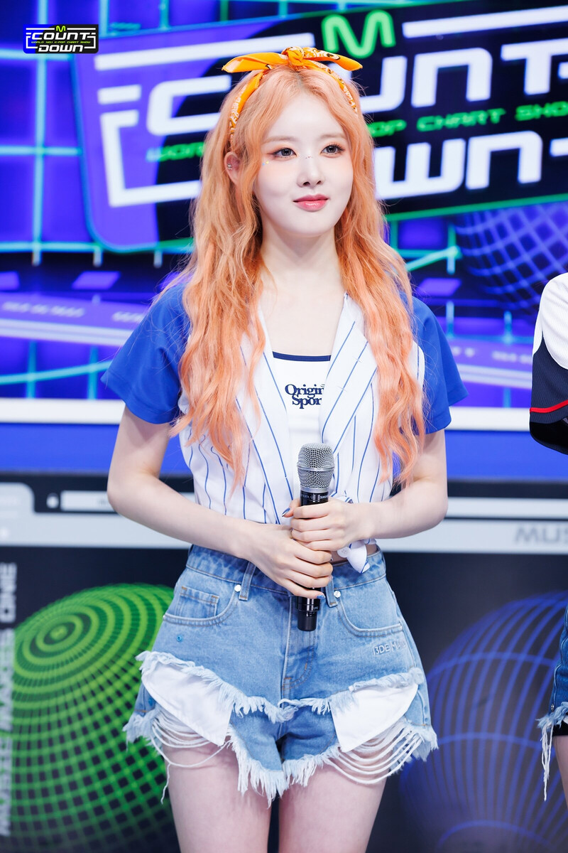 230824 STAYC Sieun & Isa - Special MCs at M COUNTDOWN documents 18