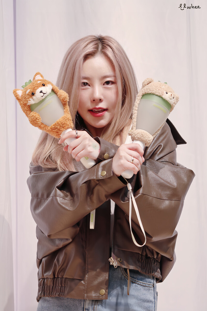 231112 Whee In - Apple Music Fansign Event documents 3