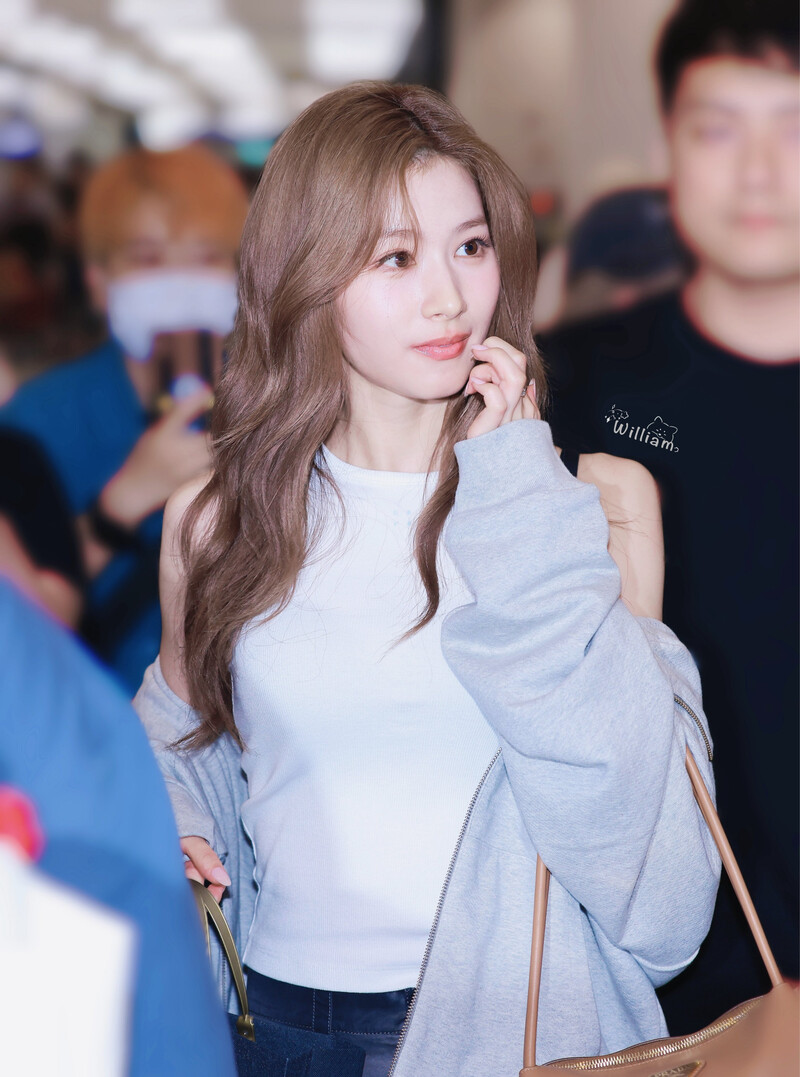 240722 TWICE Sana - GMP Airport documents 4