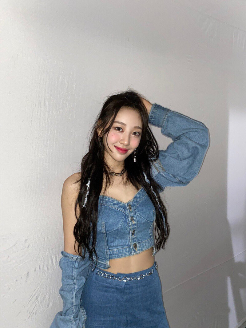 210719 LOONA Vlive Update - Yves documents 1