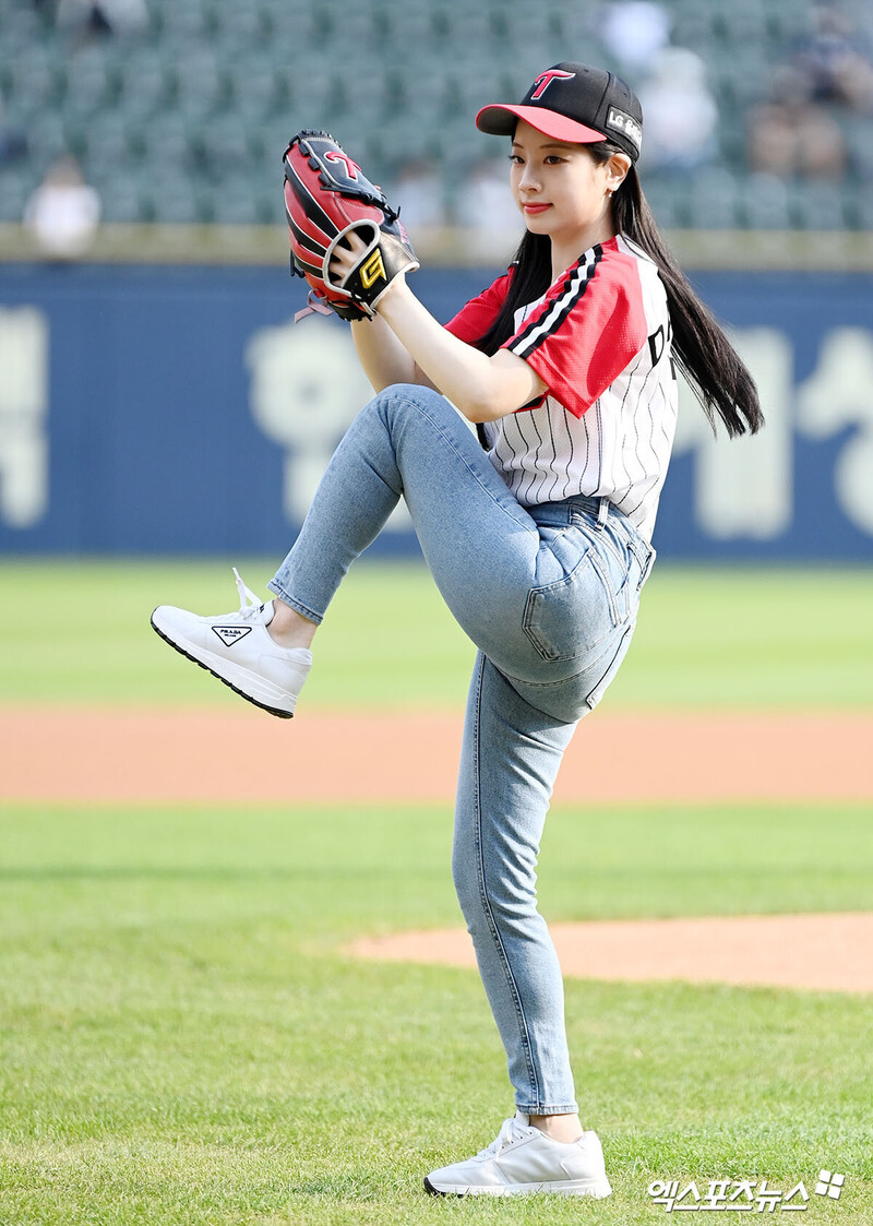 220821 TWICE Dahyun - LG Twins First Pitch documents 3