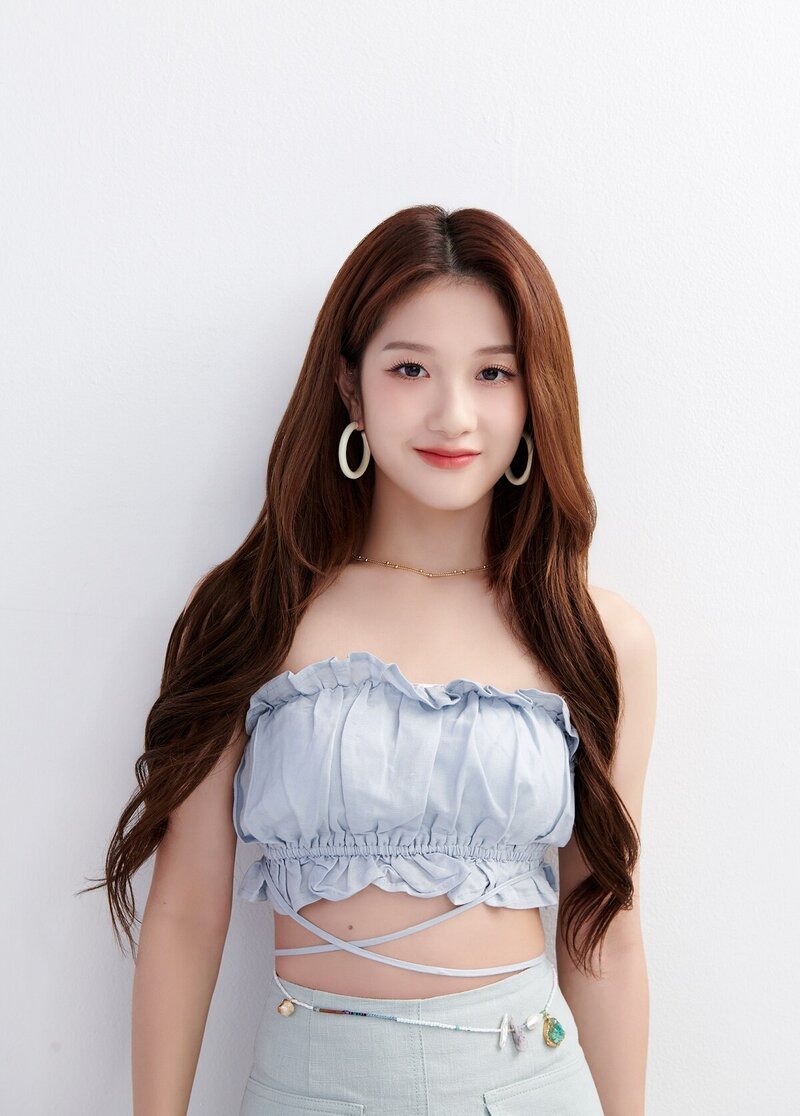 fromis_9 for Anan Web Japan 2022 documents 9