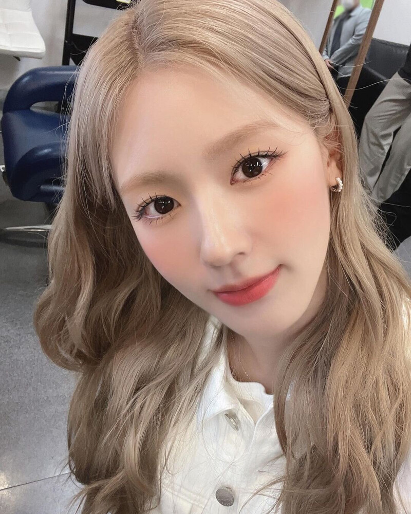 220630 (G) I-DLE Miyeon Instagram Update documents 2