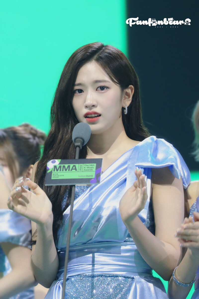 221126 IVE Yujin at Melon Music Awards documents 7