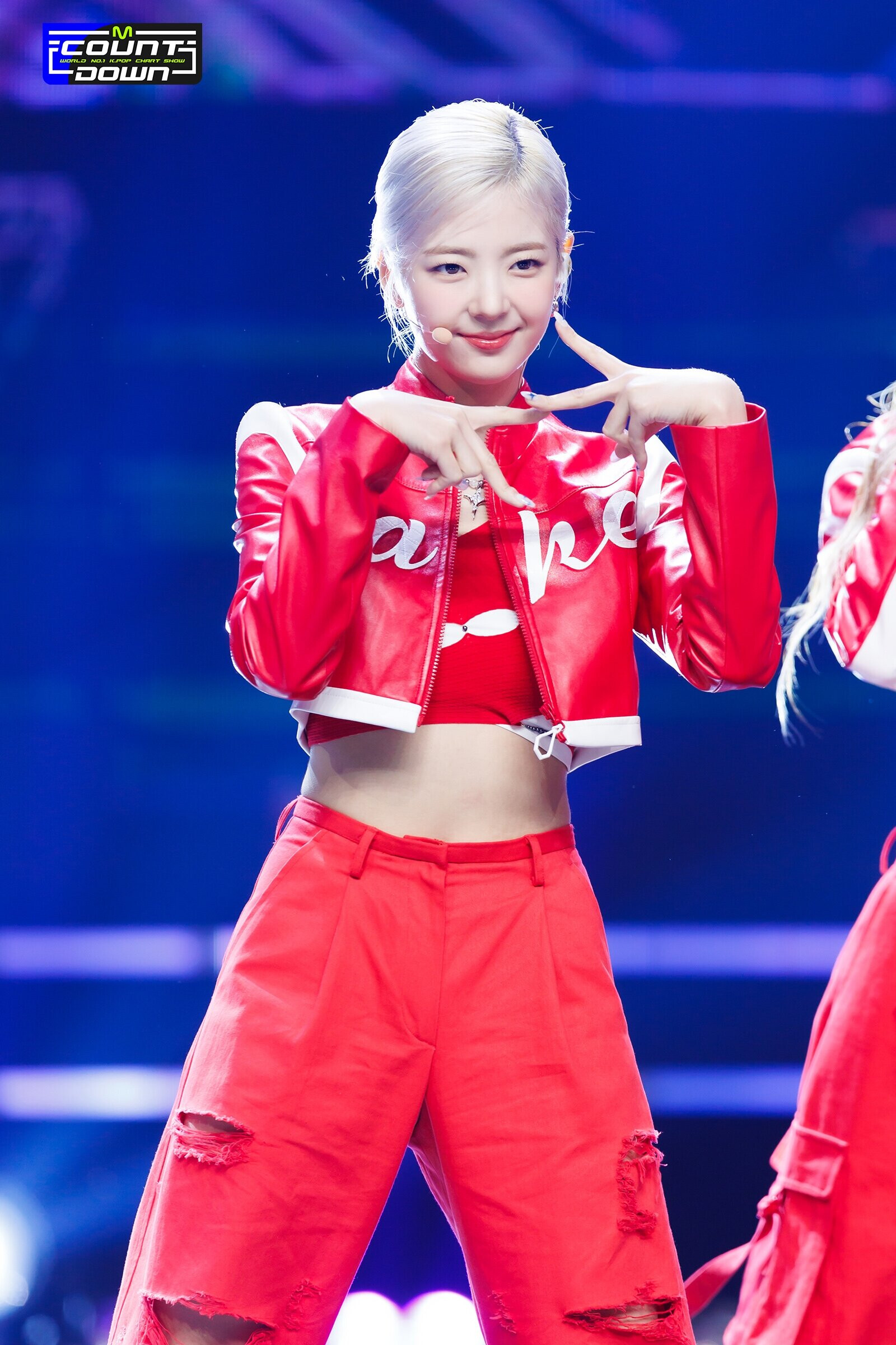 230810 Itzy Lia Cake At M Countdown Kpopping 5120