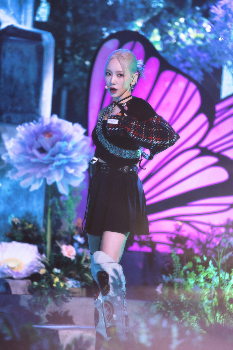 220220 Taeyeon - 'INVU' at Inkigayo documents 6